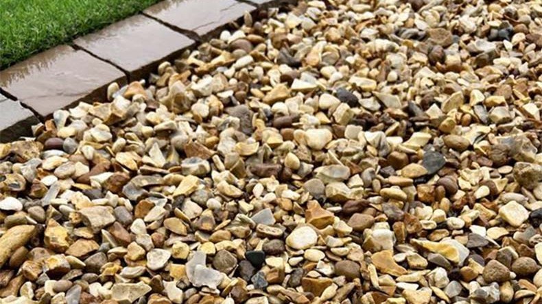 Tarmac driveway with golden gravel decorative border